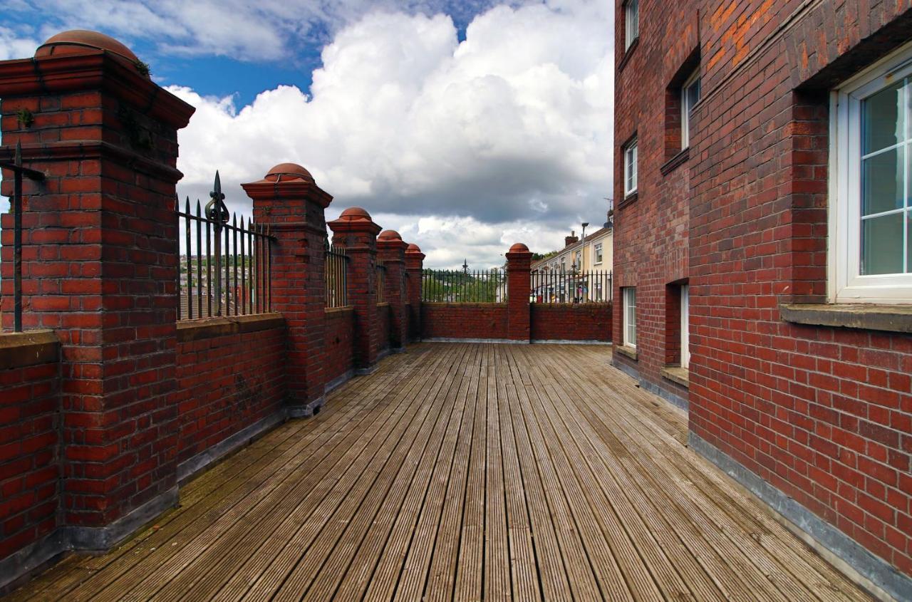St Thomas Loft Views By Ssw - 2Br, Parking, Sleeps 4, Easy Access To City Centre, Marina, Beach And M4 Swansea Esterno foto
