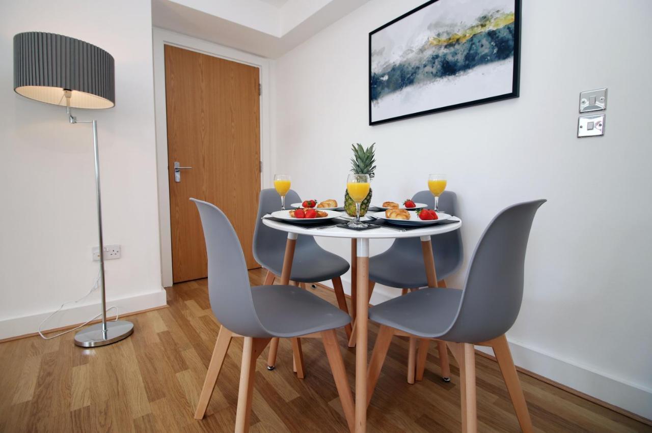 St Thomas Loft Views By Ssw - 2Br, Parking, Sleeps 4, Easy Access To City Centre, Marina, Beach And M4 Swansea Esterno foto
