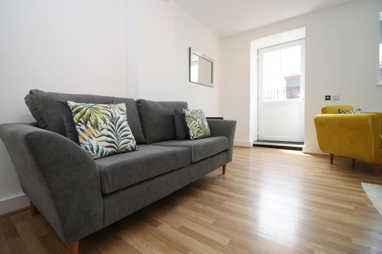 St Thomas Loft Views By Ssw - 2Br, Parking, Sleeps 4, Easy Access To City Centre, Marina, Beach And M4 Swansea Esterno foto