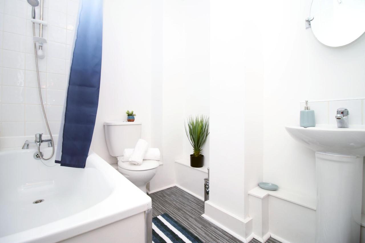 St Thomas Loft Views By Ssw - 2Br, Parking, Sleeps 4, Easy Access To City Centre, Marina, Beach And M4 Swansea Esterno foto