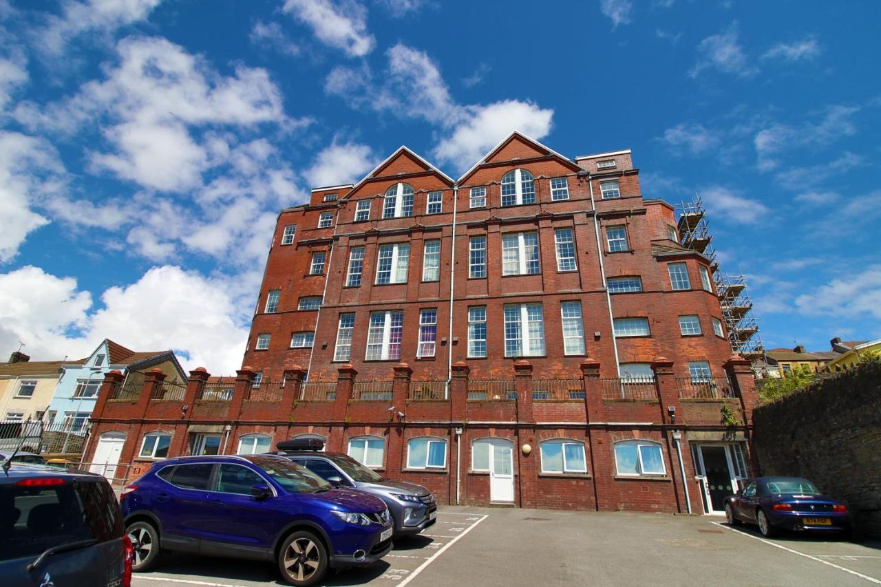 St Thomas Loft Views By Ssw - 2Br, Parking, Sleeps 4, Easy Access To City Centre, Marina, Beach And M4 Swansea Esterno foto