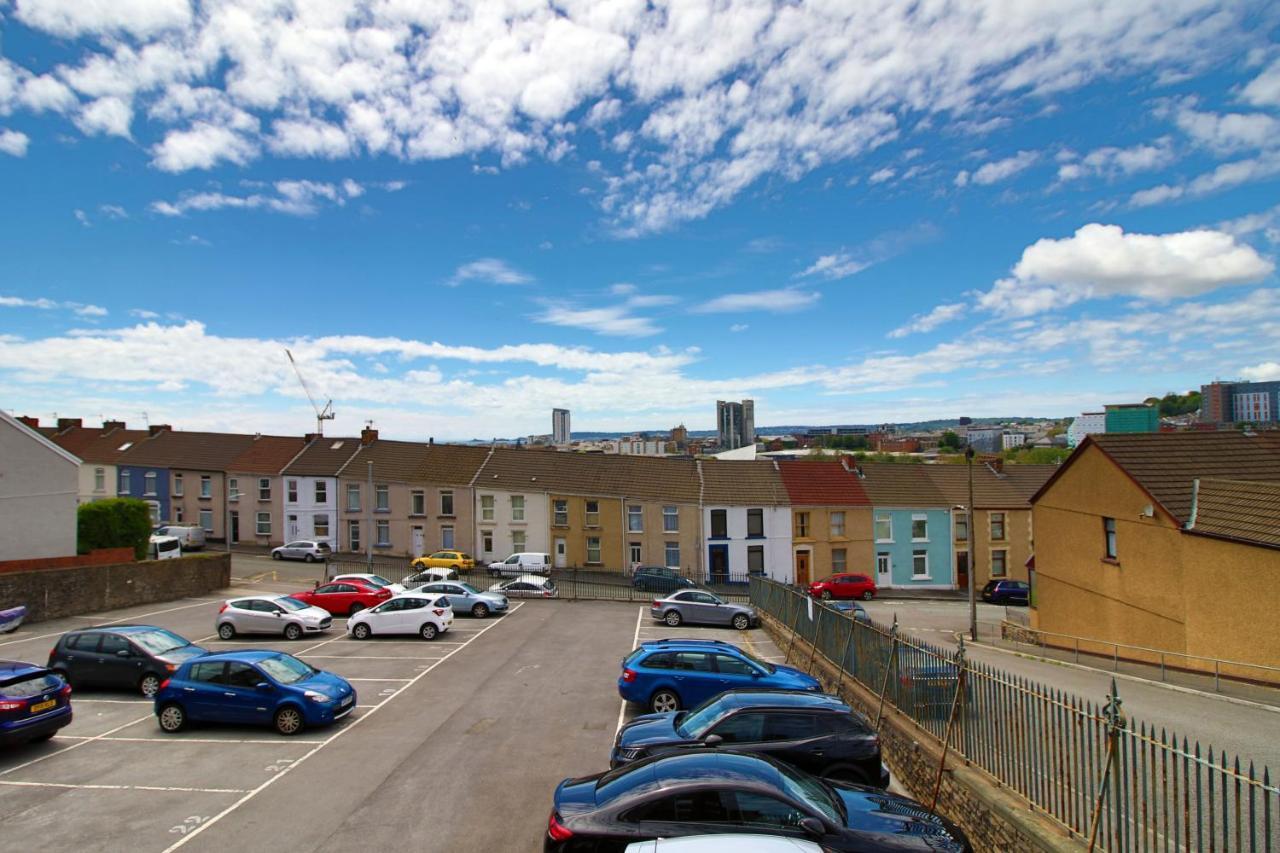 St Thomas Loft Views By Ssw - 2Br, Parking, Sleeps 4, Easy Access To City Centre, Marina, Beach And M4 Swansea Esterno foto