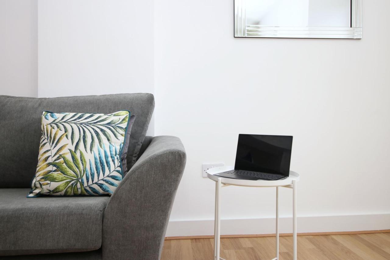 St Thomas Loft Views By Ssw - 2Br, Parking, Sleeps 4, Easy Access To City Centre, Marina, Beach And M4 Swansea Esterno foto