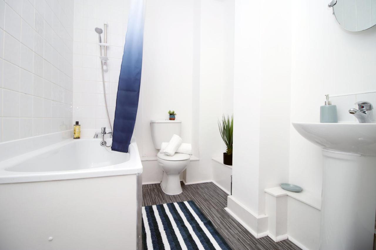 St Thomas Loft Views By Ssw - 2Br, Parking, Sleeps 4, Easy Access To City Centre, Marina, Beach And M4 Swansea Esterno foto