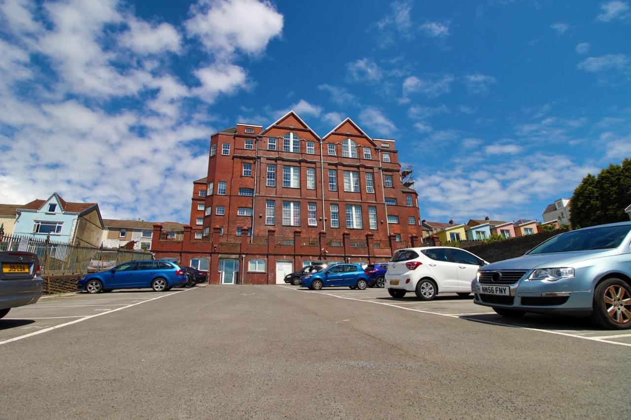 St Thomas Loft Views By Ssw - 2Br, Parking, Sleeps 4, Easy Access To City Centre, Marina, Beach And M4 Swansea Esterno foto